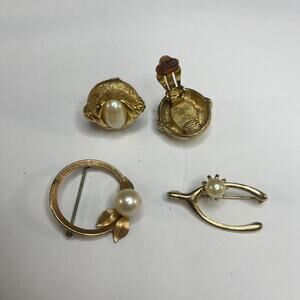 costume jewelry vintage or vintage look gold tone w faux pearl 1 earrings 2 pins